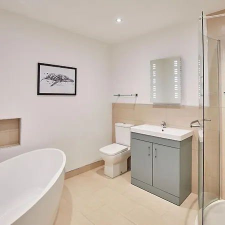 Host & - 4 Metropole Towers * Whitby