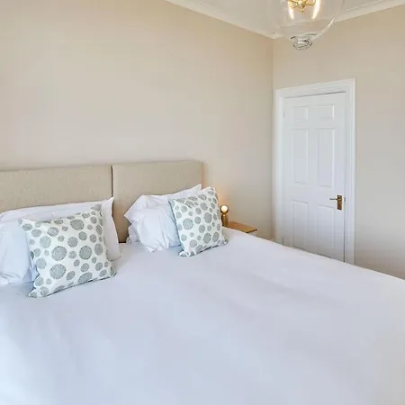 Apartment Host & - 4 Metropole Towers Whitby