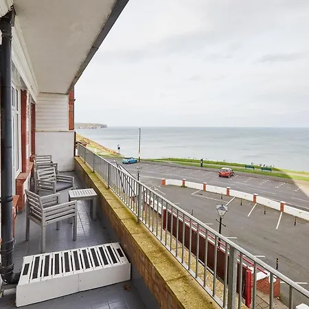 Host & - 4 Metropole Towers * Whitby